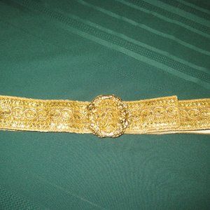 Applause woven gold belt